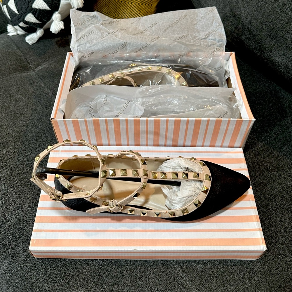 $5 Steals!! Black & Gold Flats